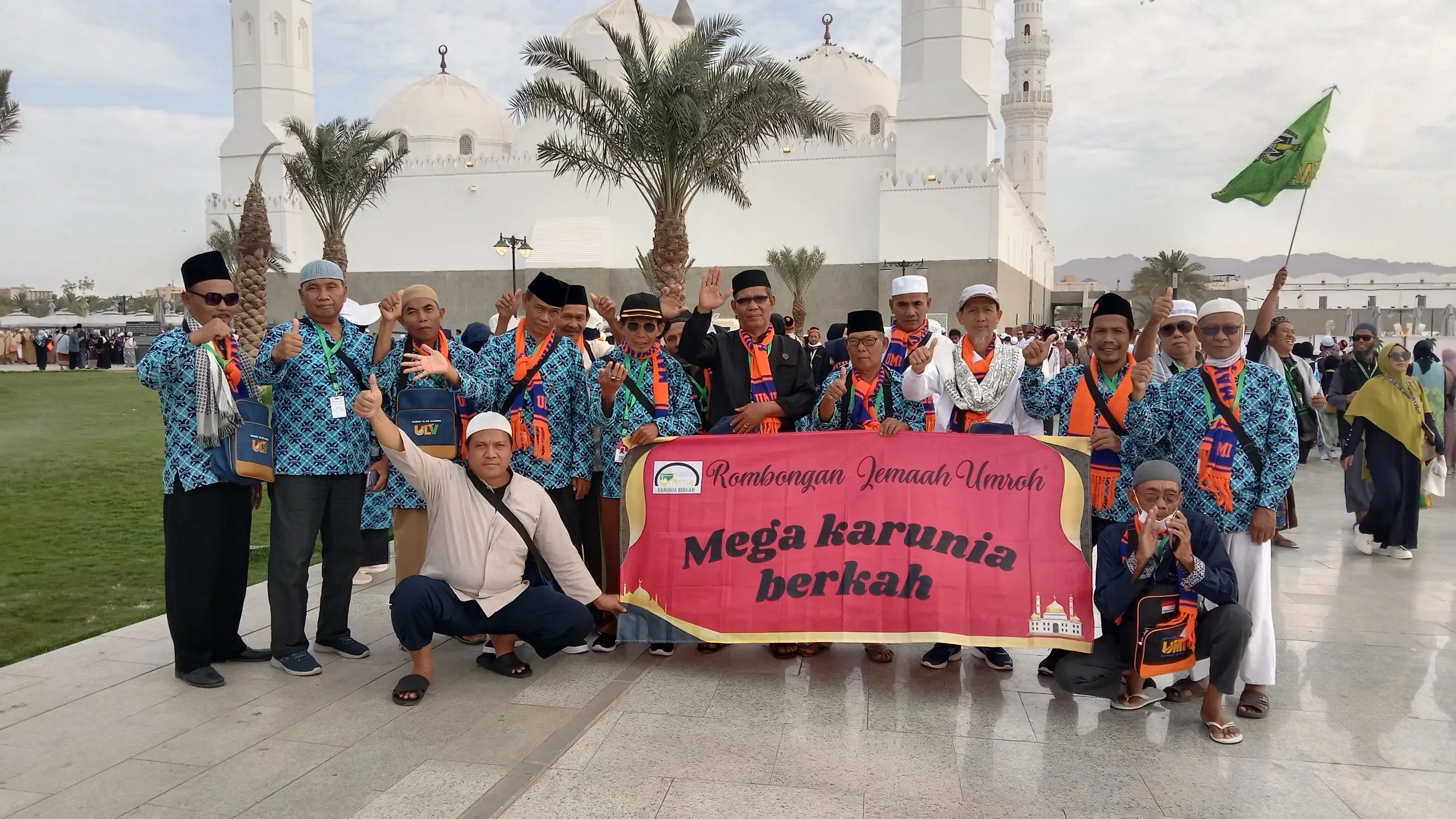 Rombongan Umrah di Madinah